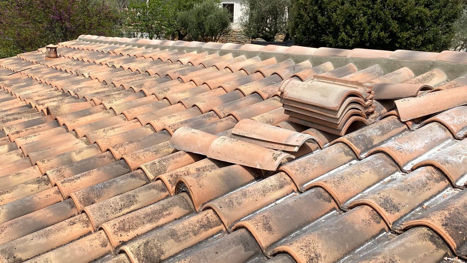 Nettoyage de toiture dans le Var · Artisan Louis Duval