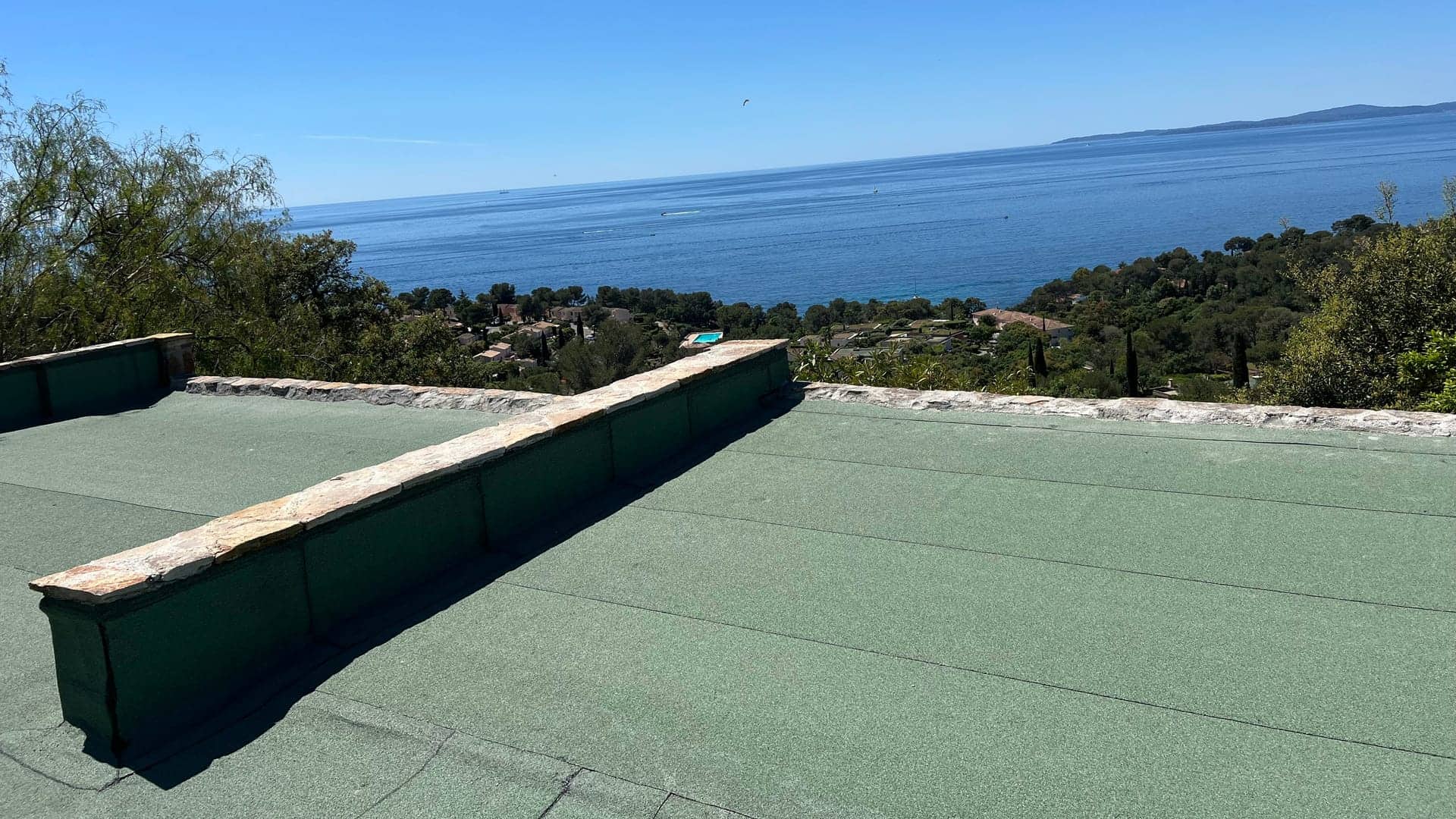 Étanchéité de toit-terrasse dans le Var · Artisan Louis Duval