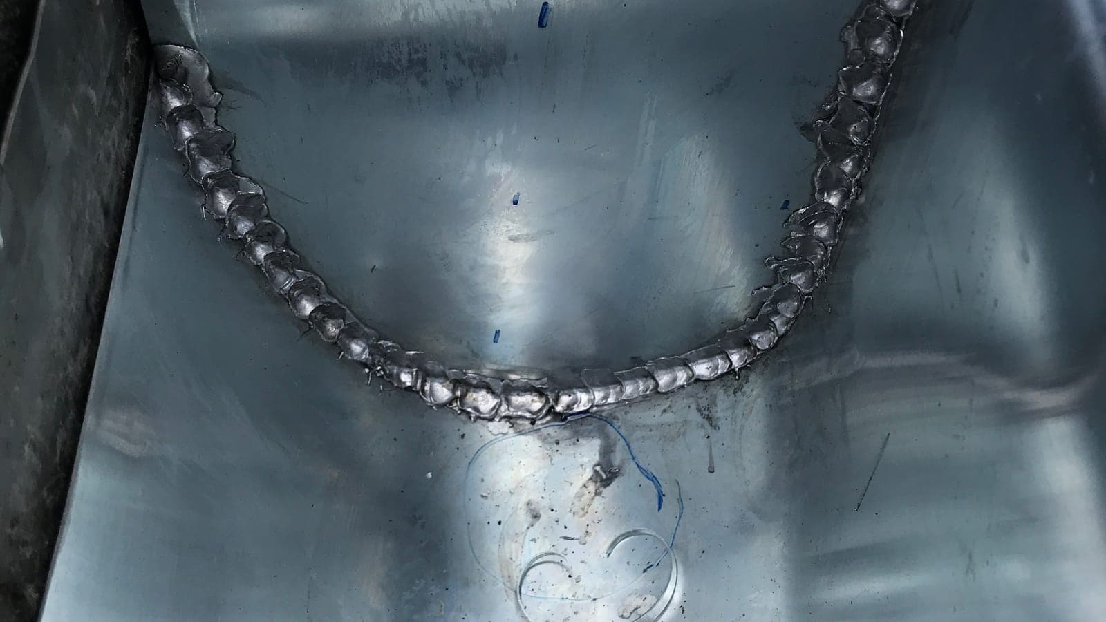 Fond de chéneau en zinc et sa soudure à l'étain